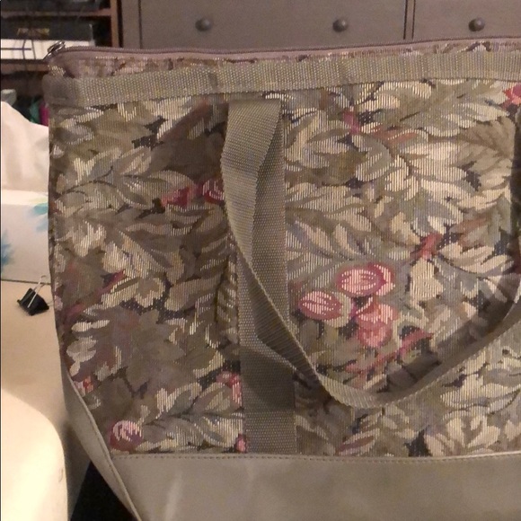 Sweet vintage gray American Tourister travel tote - Picture 11 of 13